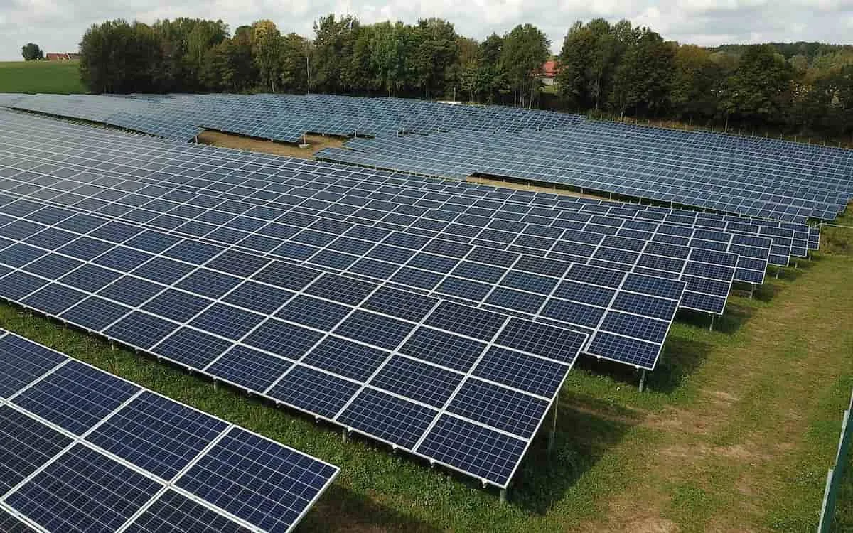 Cómo instalar placas solares en el tejado paso a paso